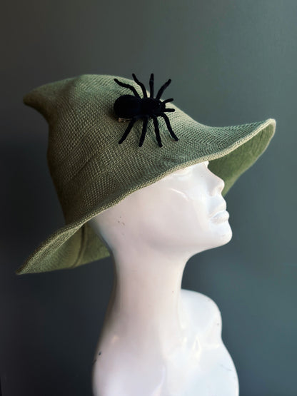green witch hat with removable black spider accent clip for halloween