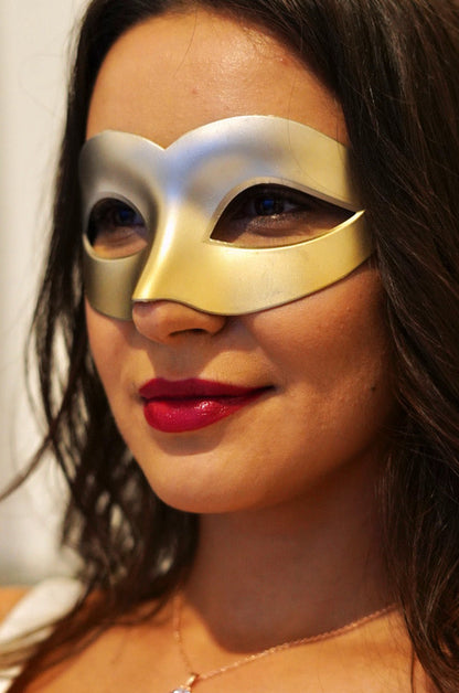 Gold polyresin masquerade mask 