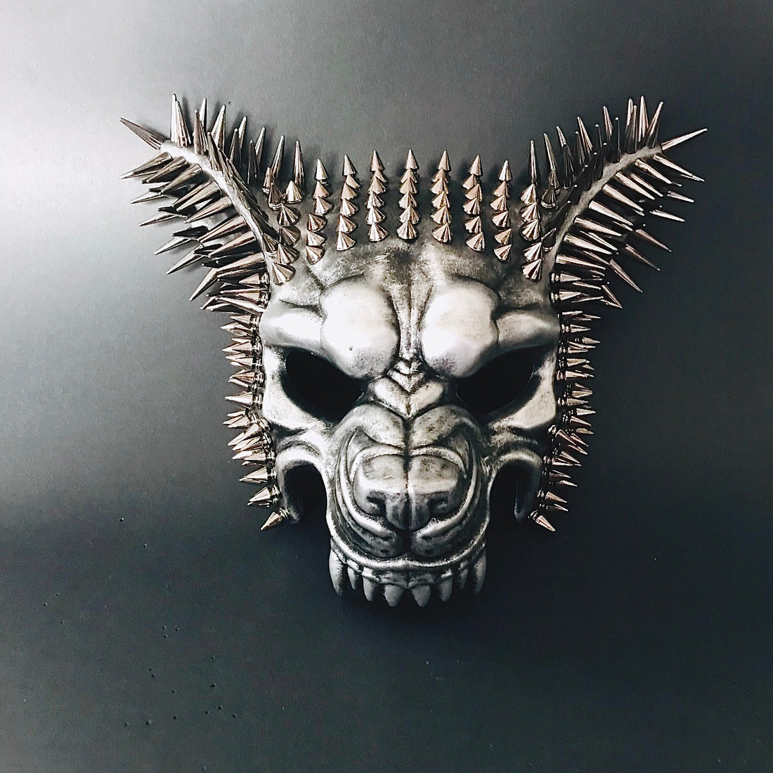 Spiked Angry Wolf Mask - Silver