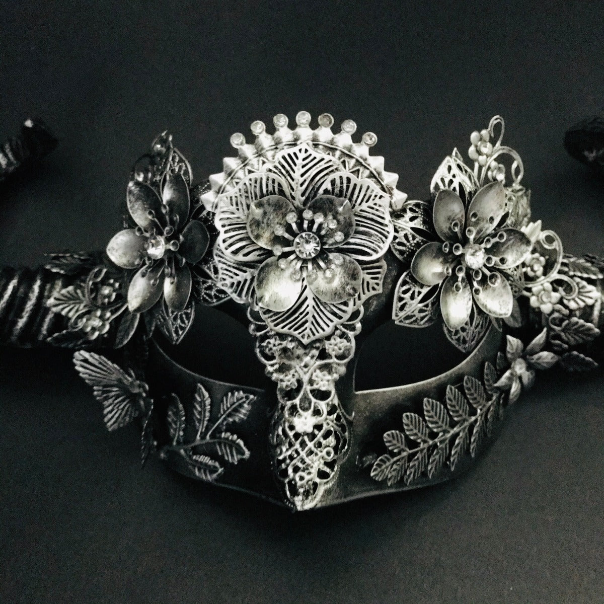 Short Horn Floral Mask - Silver